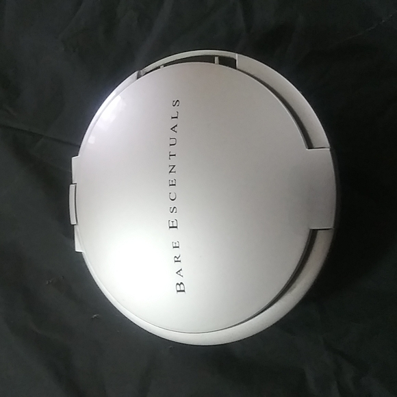 Refillable Mirrored compact case only (slightly used) - Picture 5 of 5